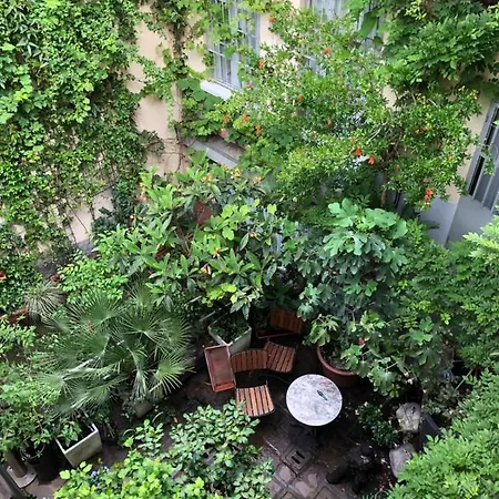 Isola Libera Guest house *